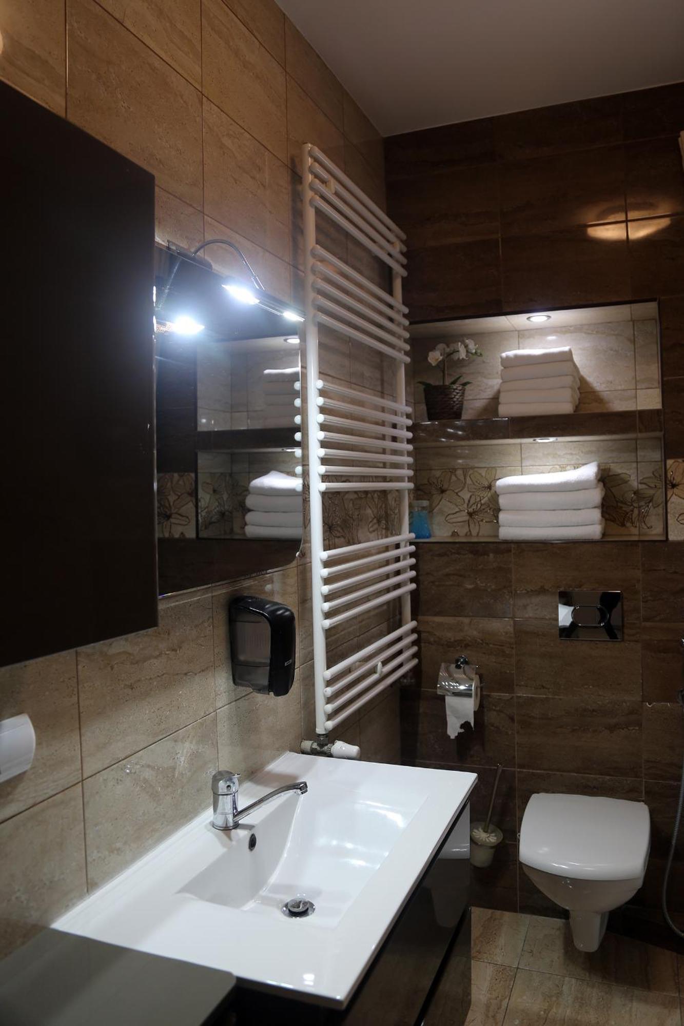 Apartamenty Uniejow "Prywatne Kapiele Termalne" ภายนอก รูปภาพ
